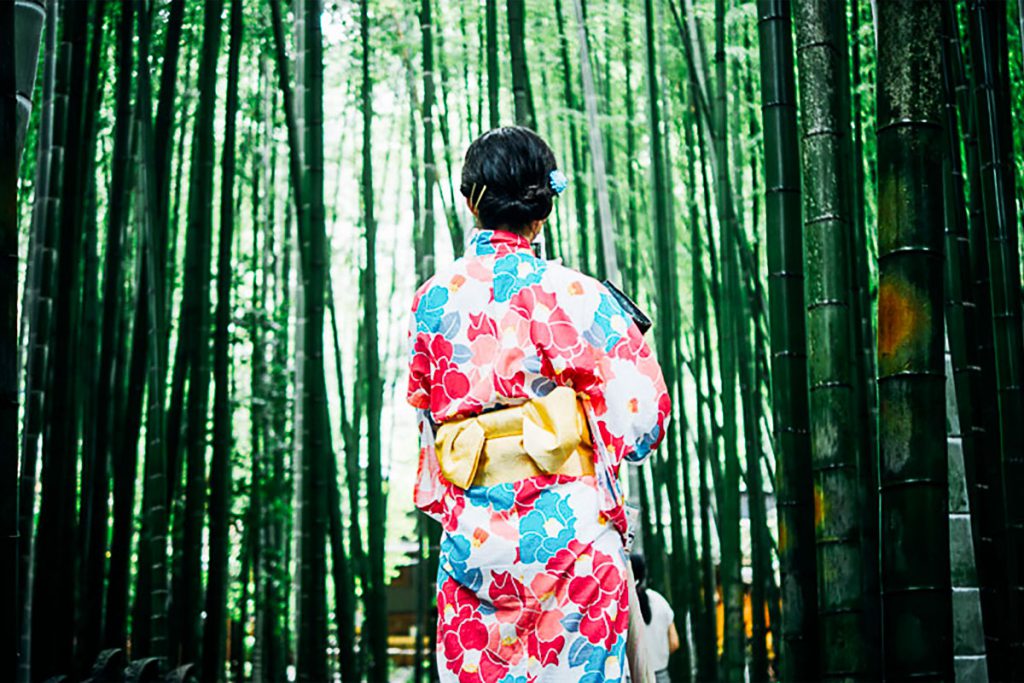 all-you-need-to-know-about-yukata-the-traditional-japanese-clothing